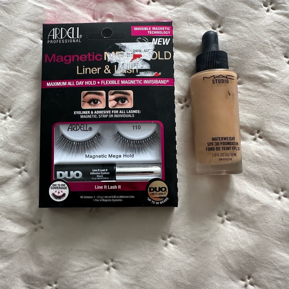 MAC Cosmetics Studio Waterweight Foundation - Light Beige
